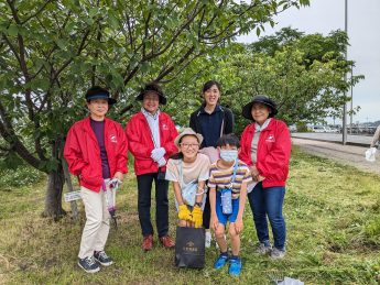 宇野港桜の公園並木道の清掃