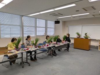 12月例会・フラワーアレンジ教室 ＆ ミニバザー