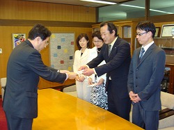 義援金の提出